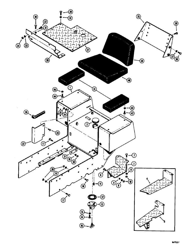 Схема запчастей Case 310G - (134) - SEAT, TANK, FLOOR PLATES AND STEP PLATES (05) - UPPERSTRUCTURE CHASSIS