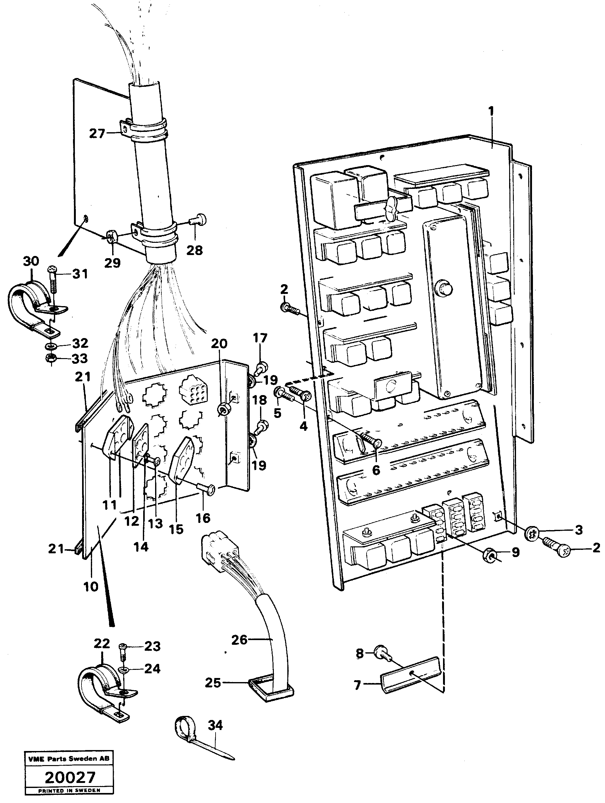 Схема запчастей Volvo L50 - 15679 Distribution box with fitting parts L50 L50 S/N -6400/-60300 USA